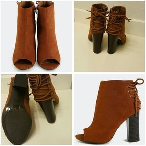 CHUNKY HEEL PEEP TOE BOTTIE